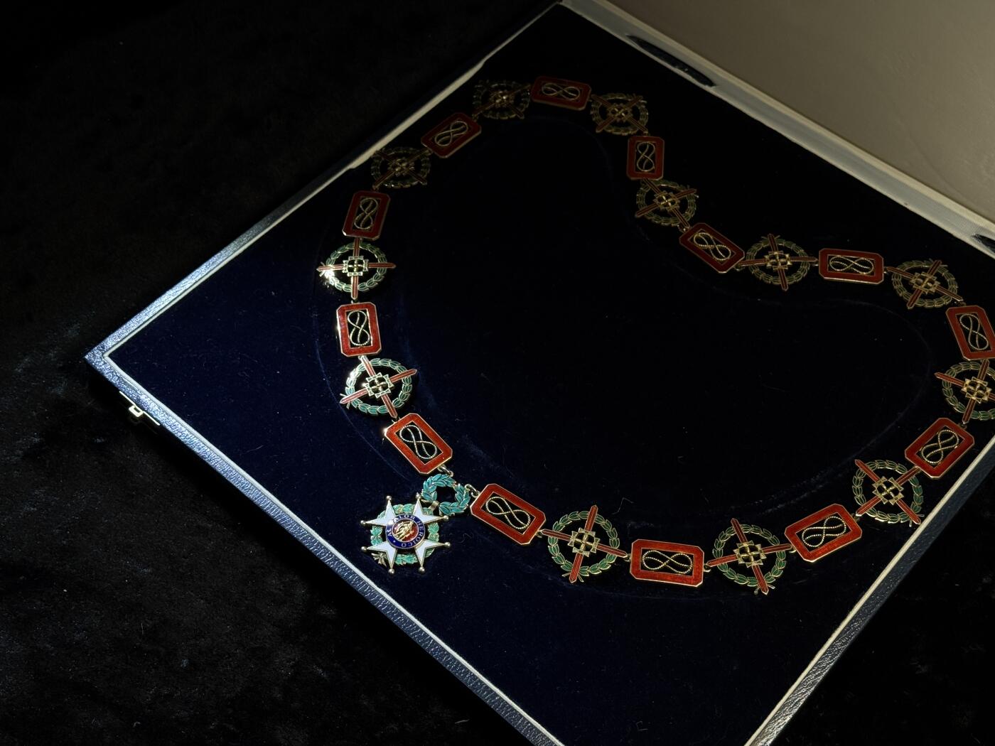 欢庆春节！戎马世界章牌大赏第111期春节大拍 西班牙大项链级圣斐迪南皇家军事勋章，银制带盒，西班牙最高军事勋赏，该大链章国内首见