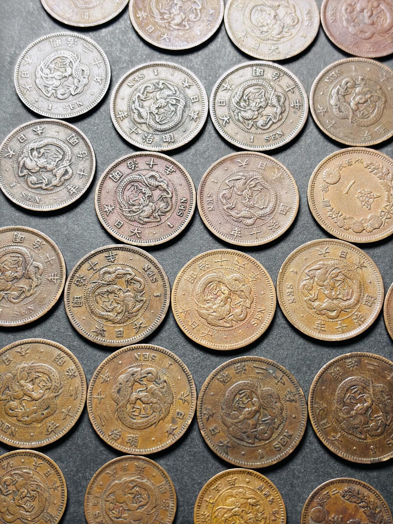 【金马踏春，泉马奔腾】2026 年新年贺岁场，（定于年初五接财神截拍）祝各位老板马到成功，马上有钱，愿岁岁平安喜乐顺遂 巧克力包浆极美品，日本明治时期龙一钱，半钱铜板 38 枚，细节看图