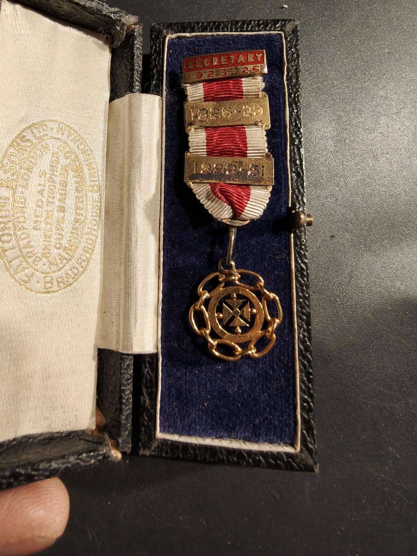 老王徽章第181期 英国共济会奖章    原盒   925银镀金   5.1g