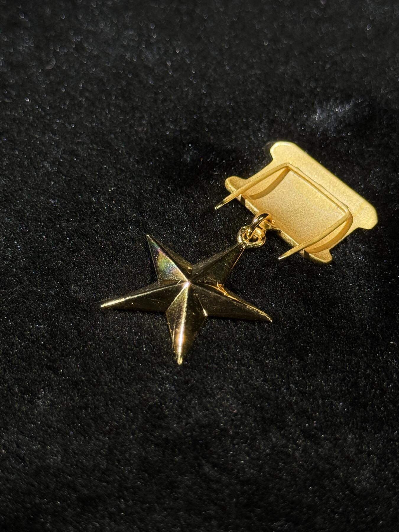 欢庆春节！戎马世界章牌大赏第111期春节大拍 古巴人民英雄奖章，银制高级复刻