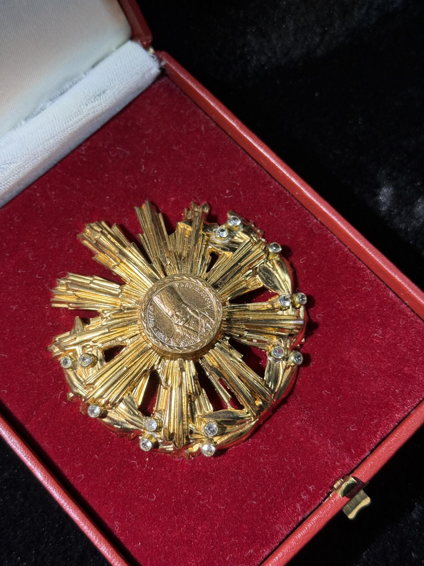 欢庆春节！戎马世界章牌大赏第111期春节大拍 罗马尼亚一级图多尔勋章，带原盒，罗马尼亚高级勋赏，非常少见