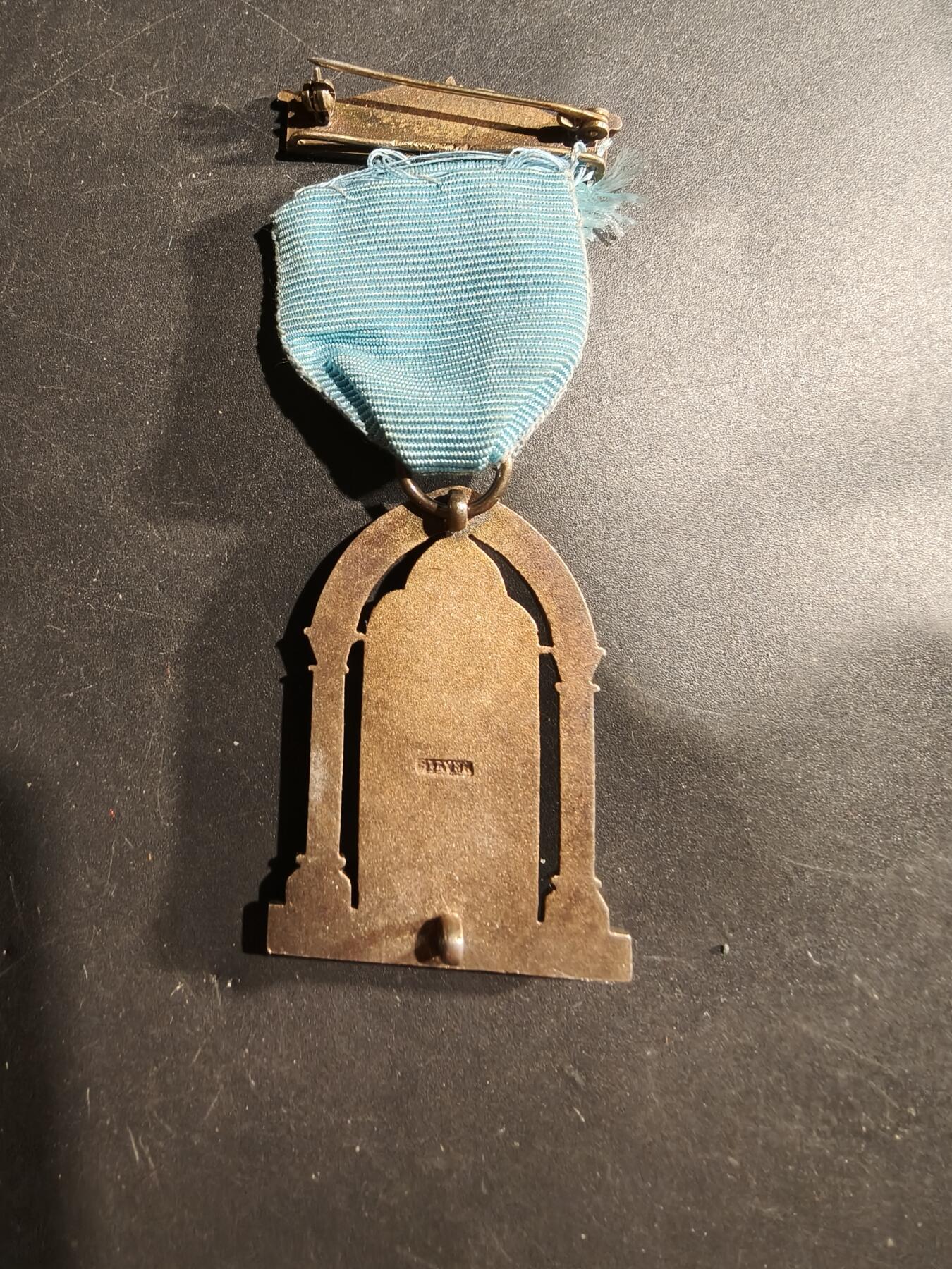 老王徽章第181期 英国共济会奖章    925银镀金珐琅    30g