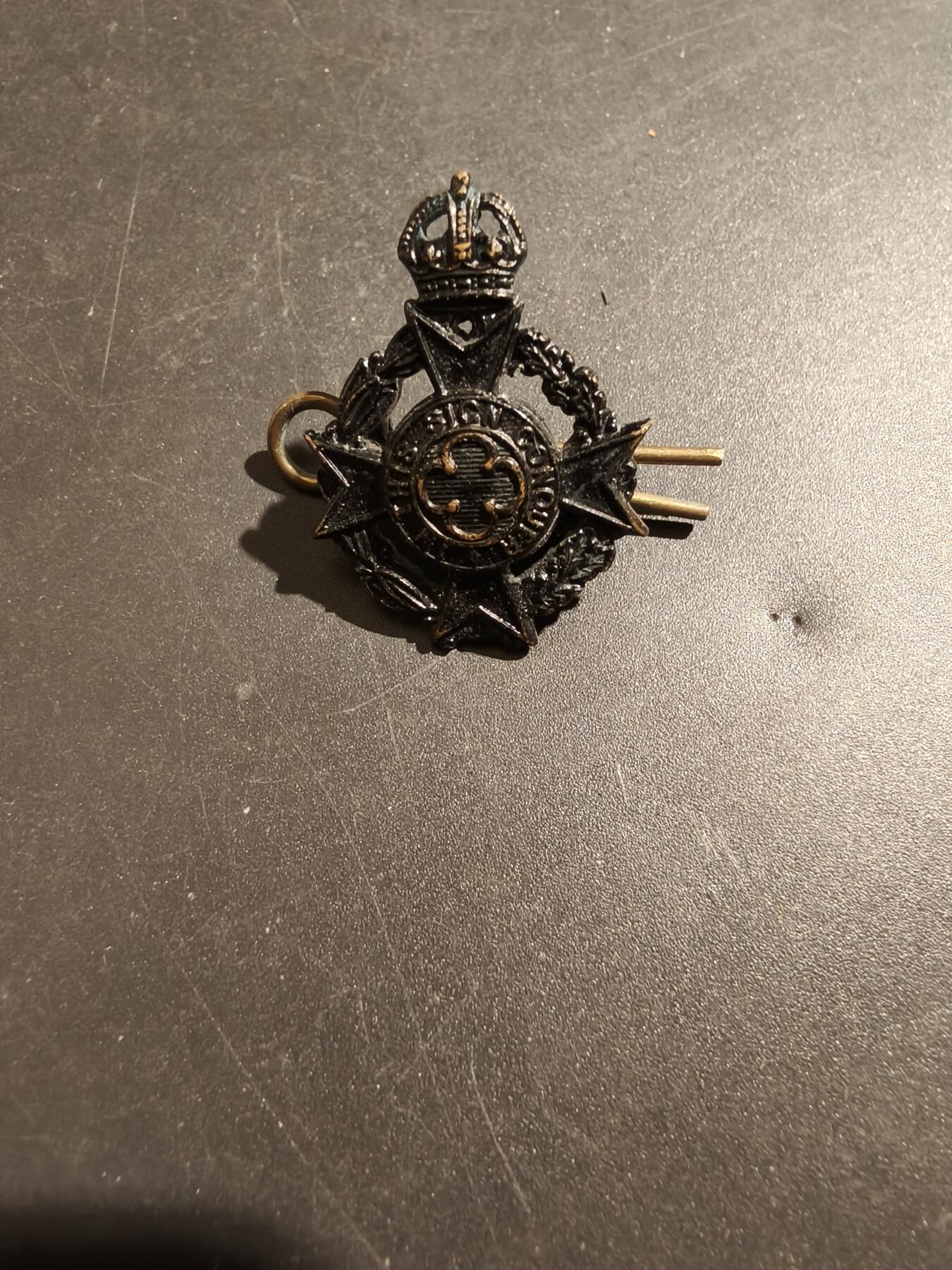 老王徽章第181期 英国皇家陆军牧师部帽徽    一战时期