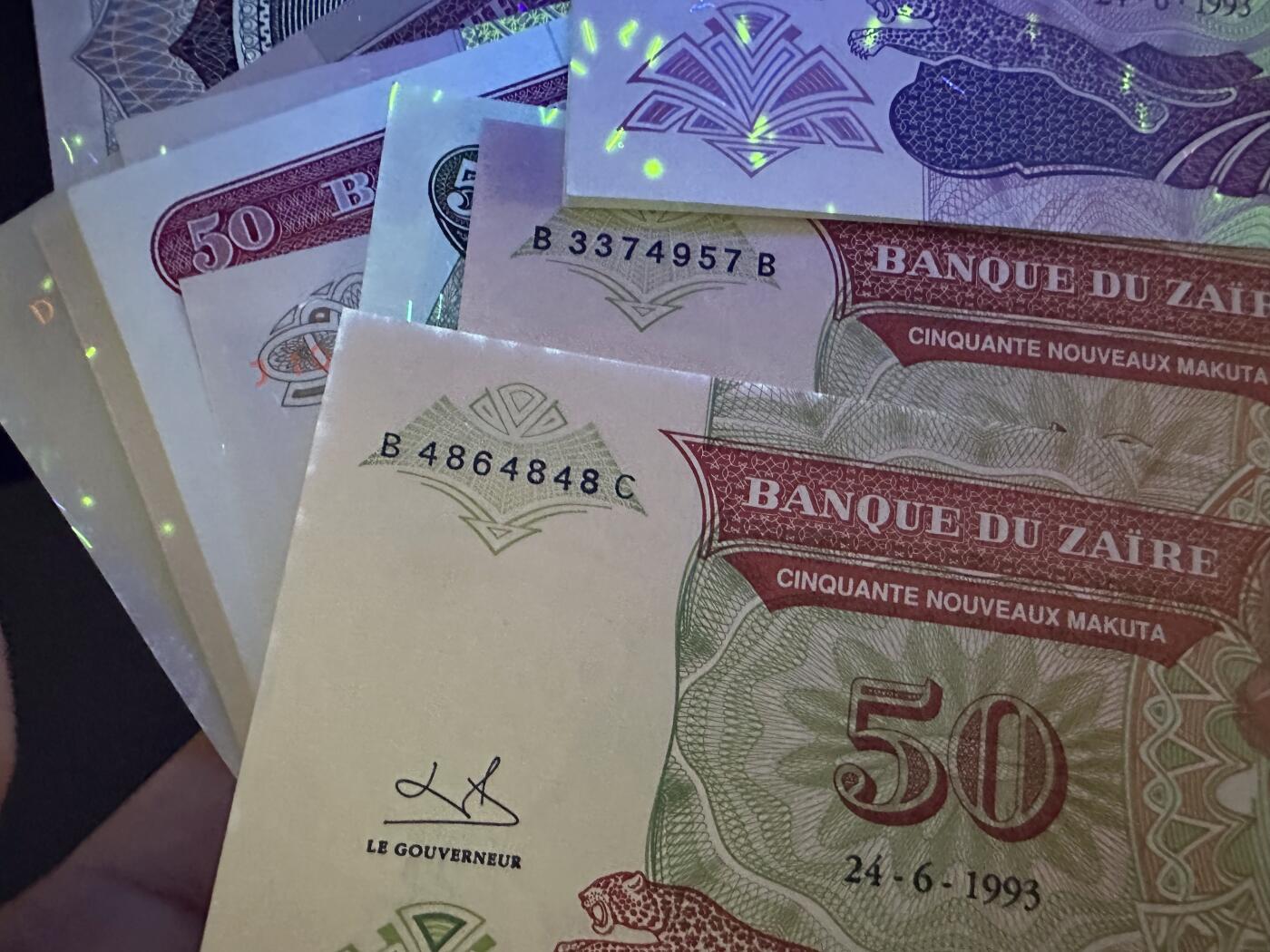 《外钞收藏家》第六百一十期（新年假期场/年后快递恢复正常再发货）（长期征集拍品、欢迎藏友们联系合作） 扎伊尔几个版本 15张一起 全新 有几张有轻微瑕疵