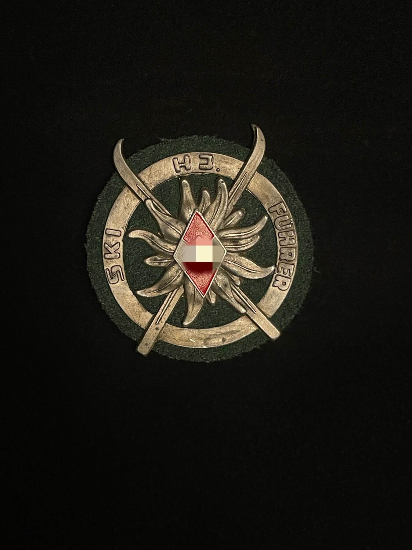 杂勋专场 德国（1939）小胡子青年团（HJ）滑雪能手证章 大尺寸 带布质背衬 极为少见