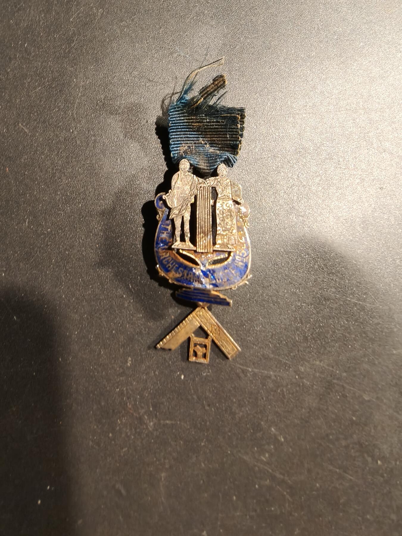 老王徽章第181期 英国共济会勋章    迷你尺寸   珐琅材质