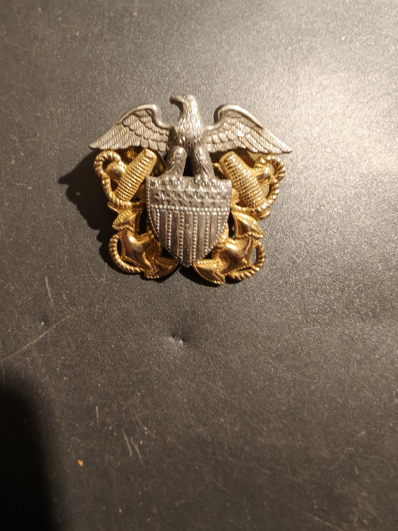 老王徽章第181期 美国海军船帽帽徽    包10k金材质    带厂标