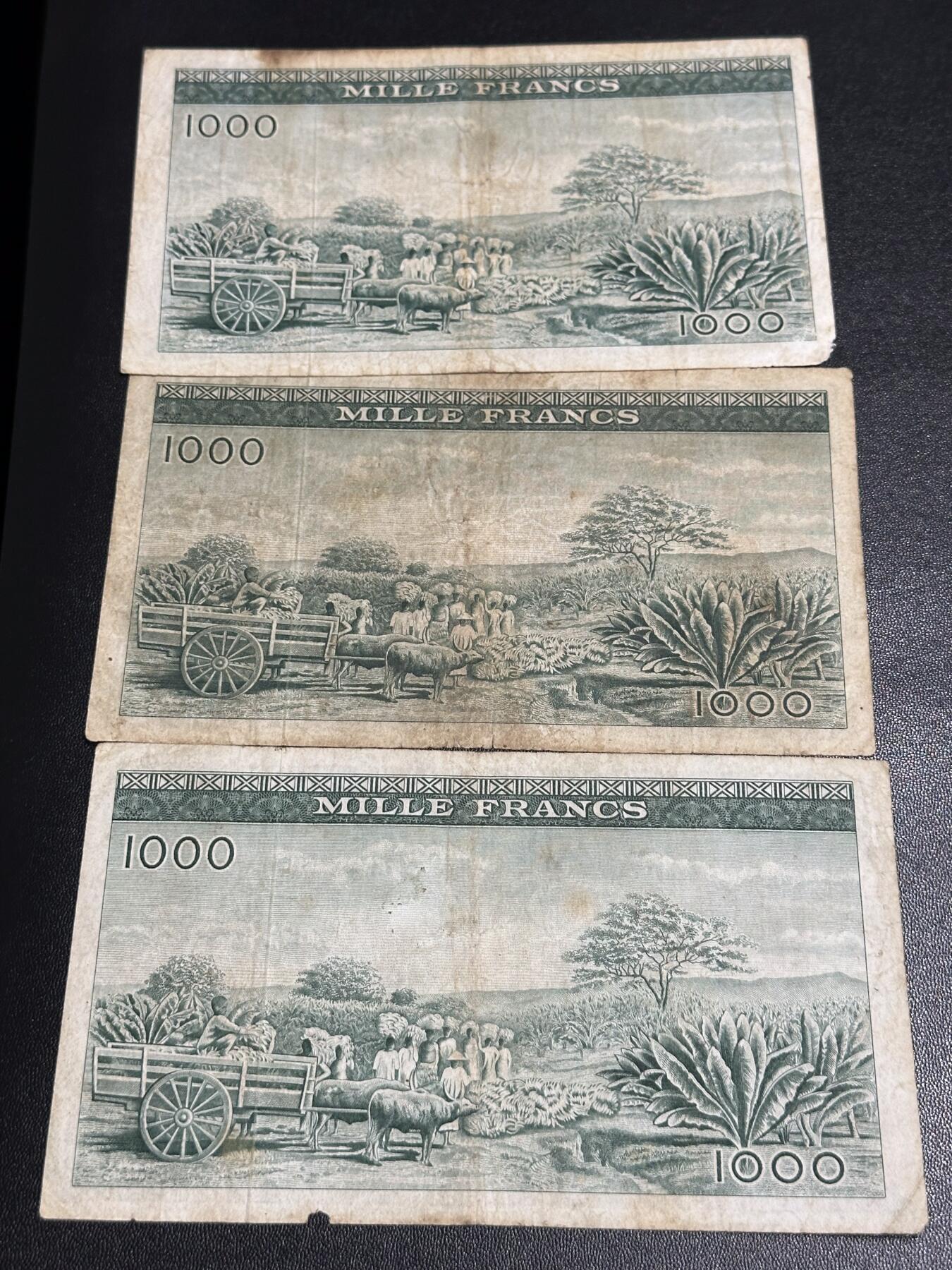 《外钞收藏家》第六百一十期（新年假期场/年后快递恢复正常再发货）（长期征集拍品、欢迎藏友们联系合作） 几内亚100法郎 三张一起 非全新 品相如图