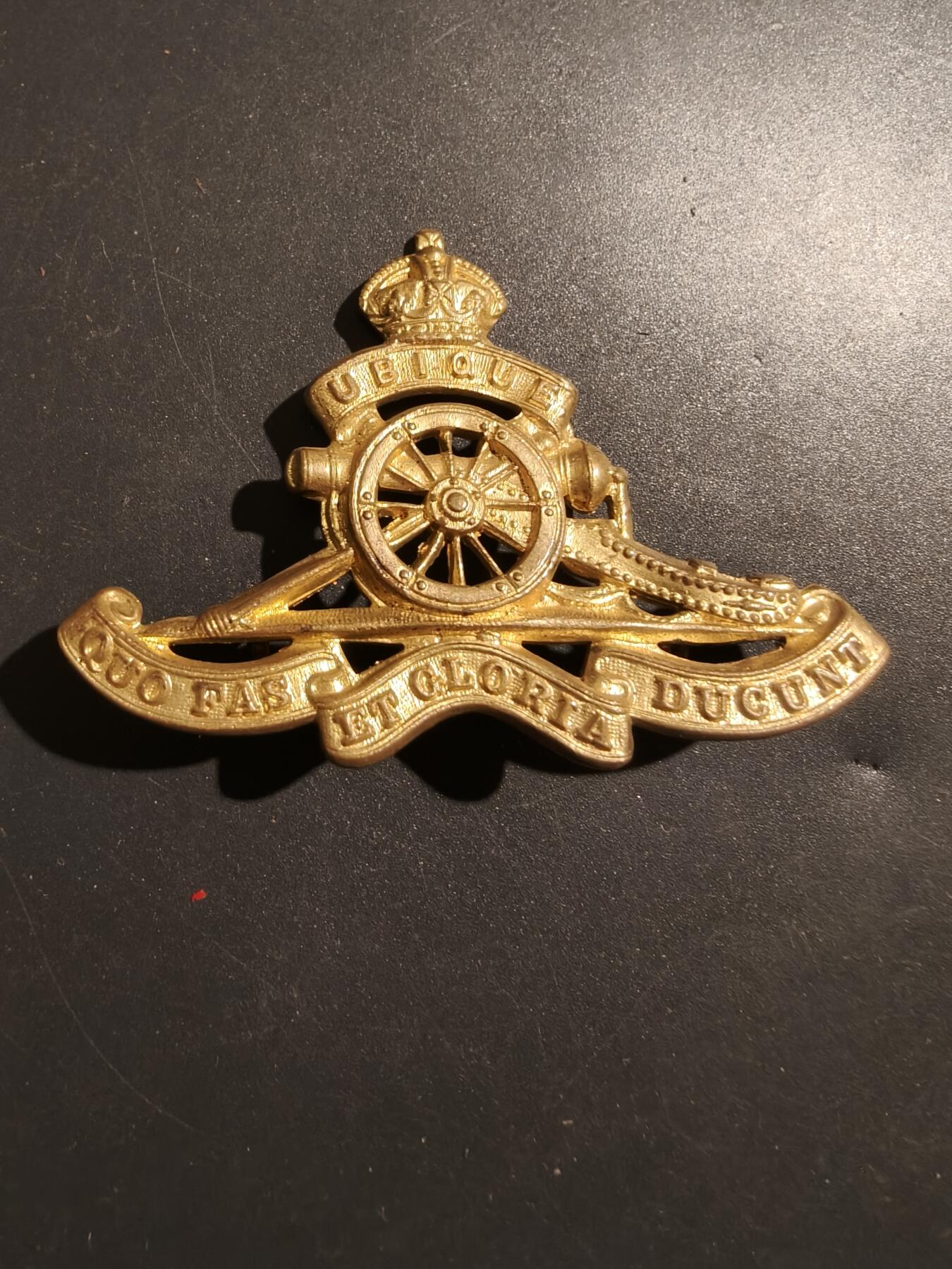 老王徽章第181期 英国皇家炮兵团帽徽   二战时期