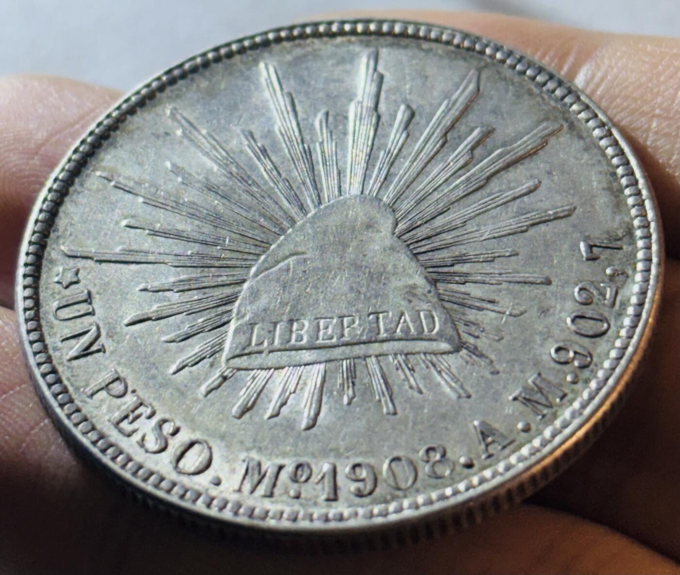 【金马踏春，泉马奔腾】2026 年新年贺岁场，（定于年初五接财神截拍）祝各位老板马到成功，马上有钱，愿岁岁平安喜乐顺遂 1908 年墨西哥鹰洋银元 1 比索，27 克，902 银，难得一见裸币光品，蛇鹰羽翼清晰