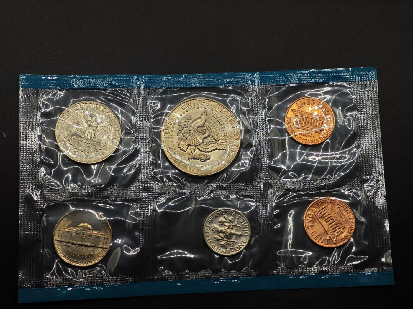 【淘币小摊】实时拍第八百七十拍   银币套币场    年前最后一场周一预留全部发出 本场无中意拍品可私信周日发货请更换最新收货地址不方便收货的请勿参拍或者顺丰到付 美国1972年套币