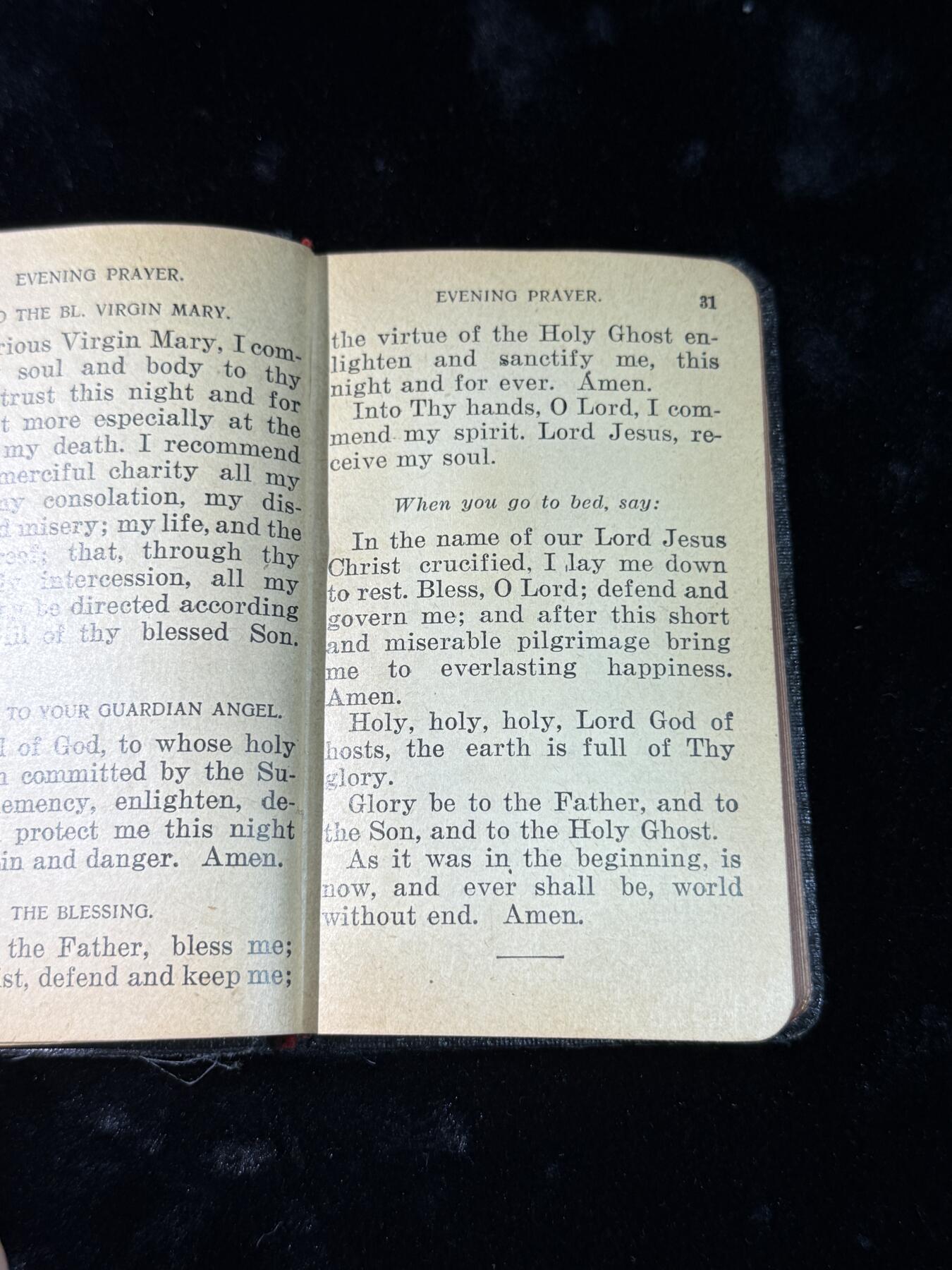 欢庆春节！戎马世界章牌大赏第111期春节大拍 美国海军奖章套章，包括良好服役奖章、本土防御奖章以及朝鲜战争奖章，附带得主在不同舰船服役时的就餐卡与圣经