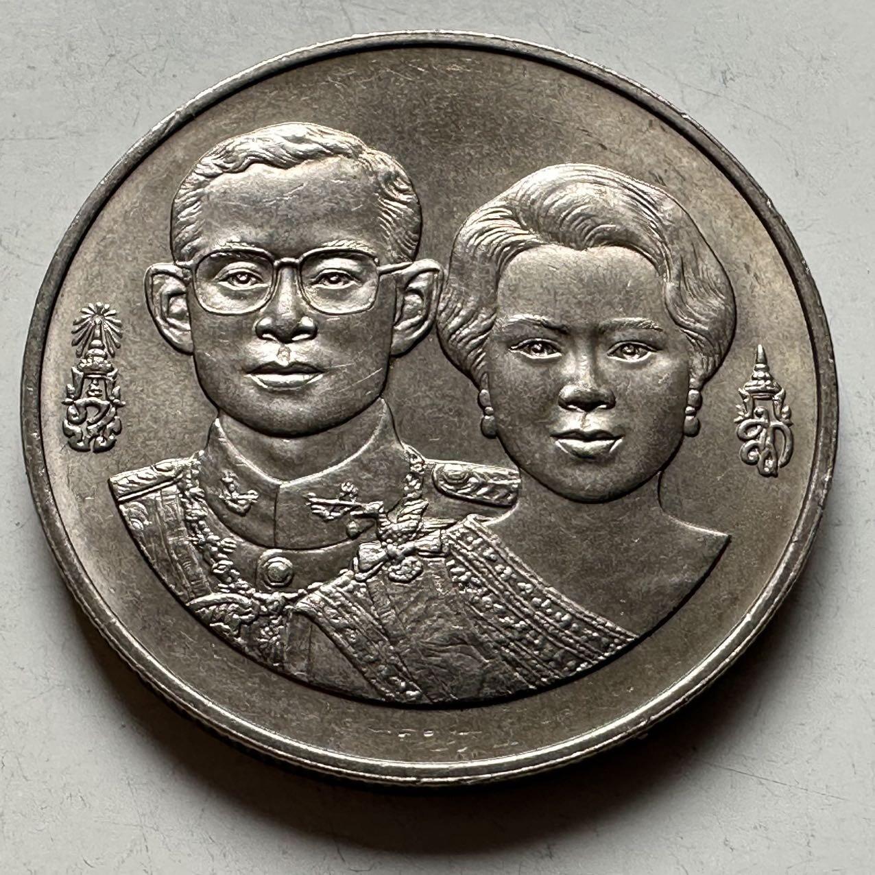 🌹外币初藏🌹🐯2026年第18场 快递将在12号停运 年前需发货的抓紧 ，年后正月十五恢复发货 泰国1992年泰国银行成立50周年10泰铢纪念币