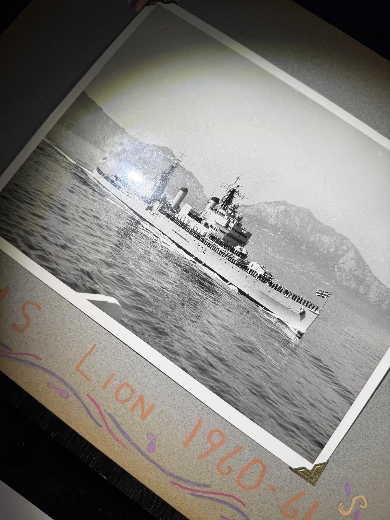 欢庆春节！戎马世界章牌大赏第111期春节大拍 英国狮级巡洋舰船员相册，照片60张左右