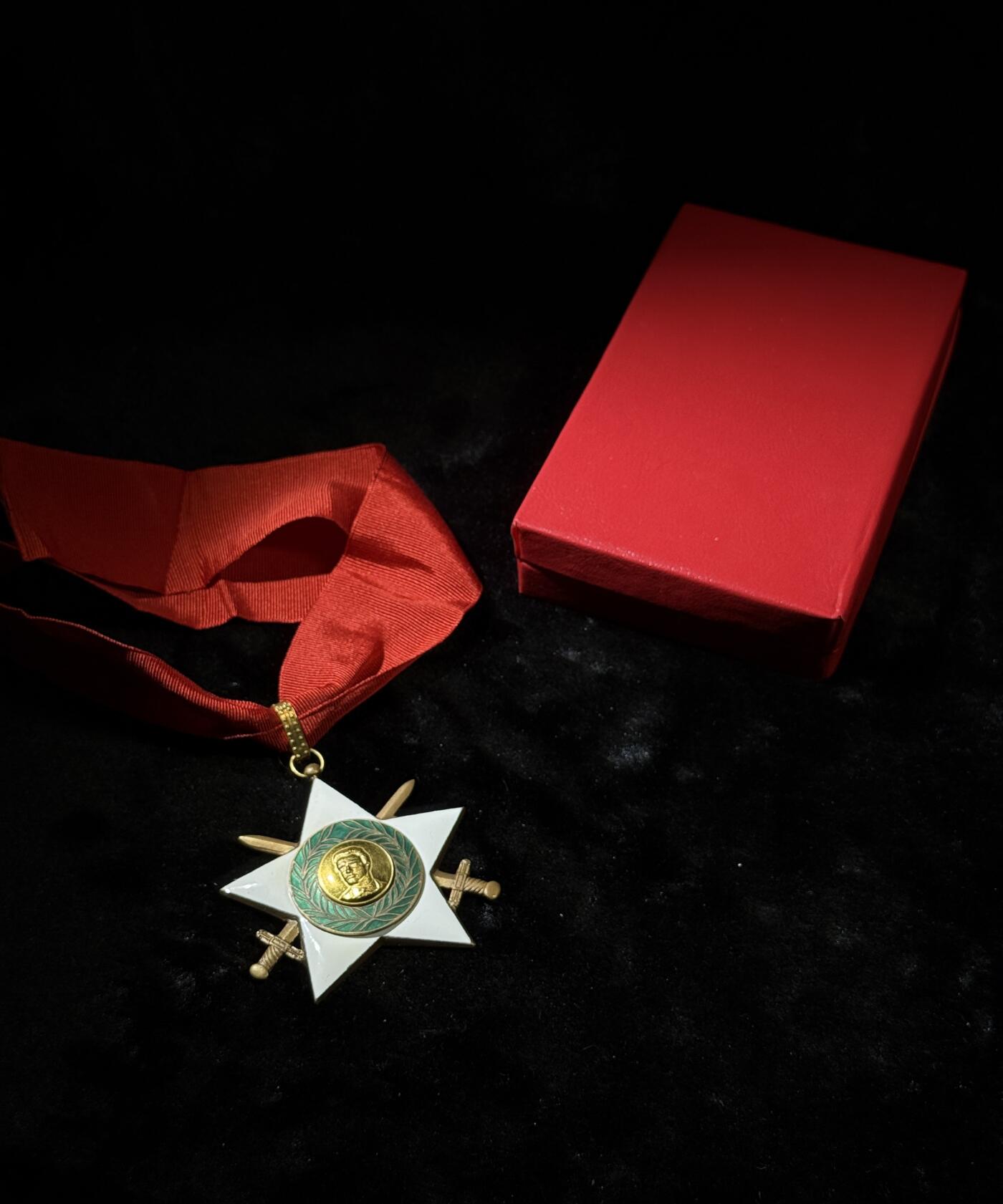 欢庆春节！戎马世界章牌大赏第111期春节大拍 保加利亚一级九月九日勋章，早期颈授版，保加利亚高级军事勋赏，非常少见