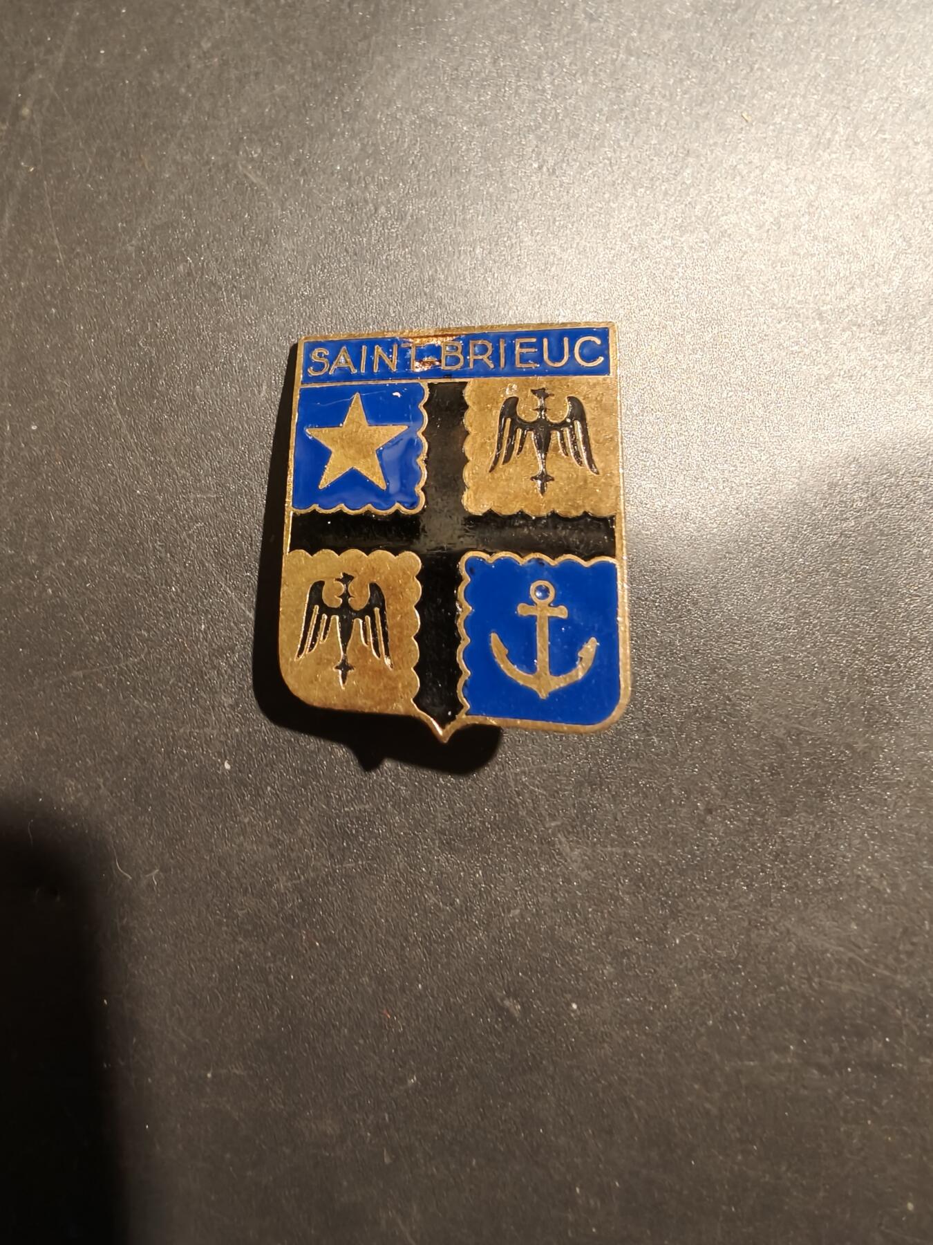 老王徽章第181期 法国圣布里厄天主教会证章