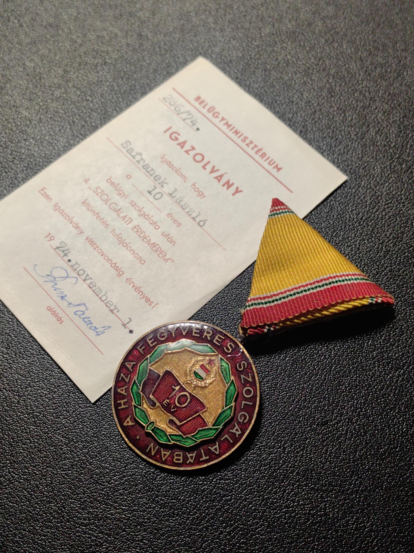 靖甫拍卖第三场 匈牙利人民军10年圆满服役奖章带小证