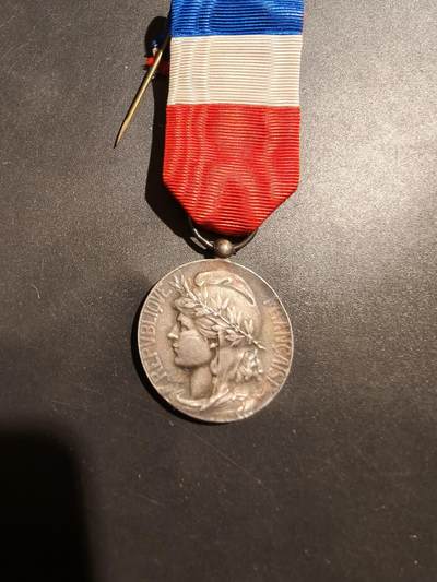 老王徽章第181期 - 法国银级劳动荣誉奖章