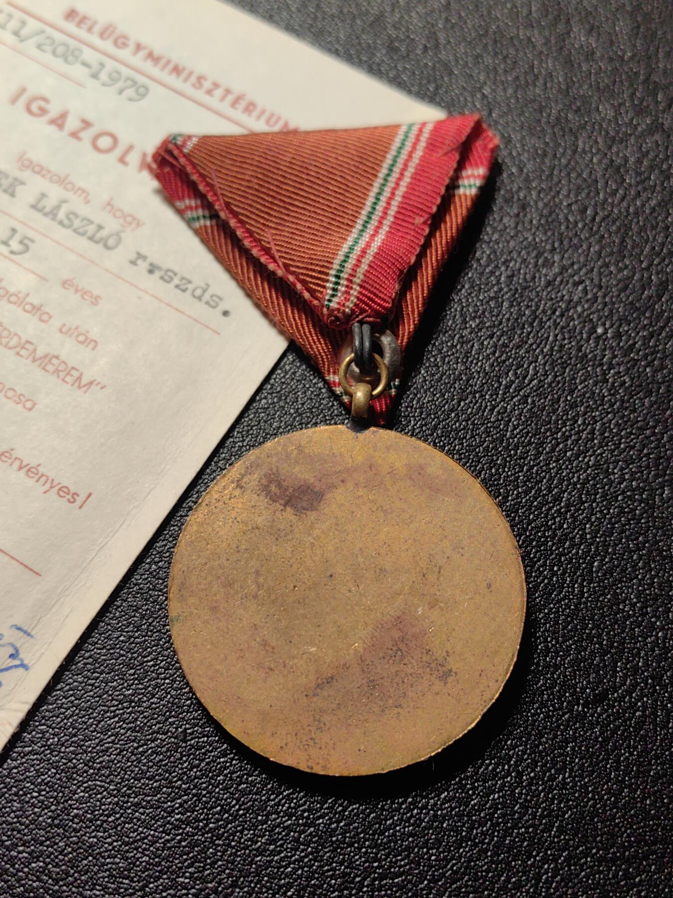 靖甫拍卖第三场 匈牙利人民军15年圆满服役奖章带小证