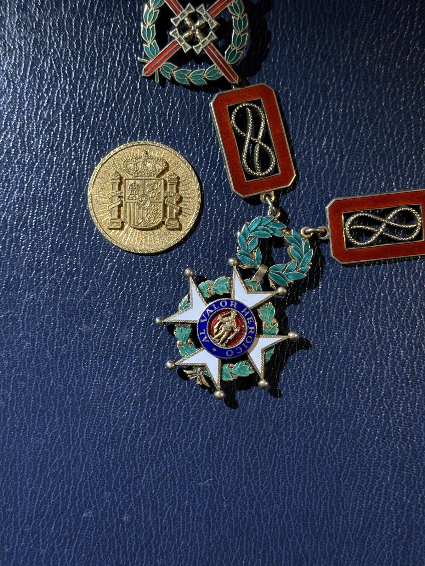 欢庆春节！戎马世界章牌大赏第111期春节大拍 西班牙大项链级圣斐迪南皇家军事勋章，银制带盒，西班牙最高军事勋赏，该大链章国内首见