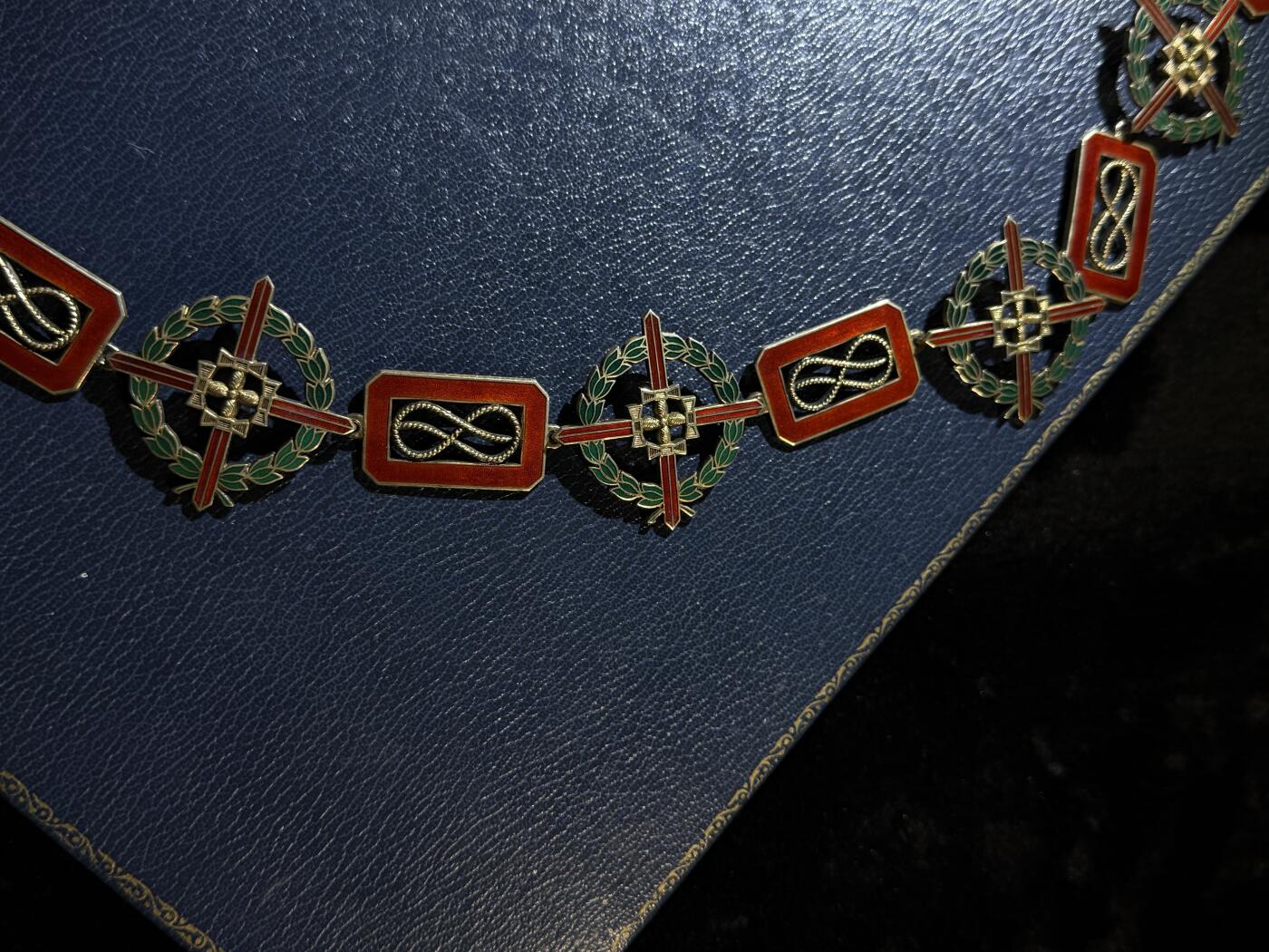 欢庆春节！戎马世界章牌大赏第111期春节大拍 西班牙大项链级圣斐迪南皇家军事勋章，银制带盒，西班牙最高军事勋赏，该大链章国内首见