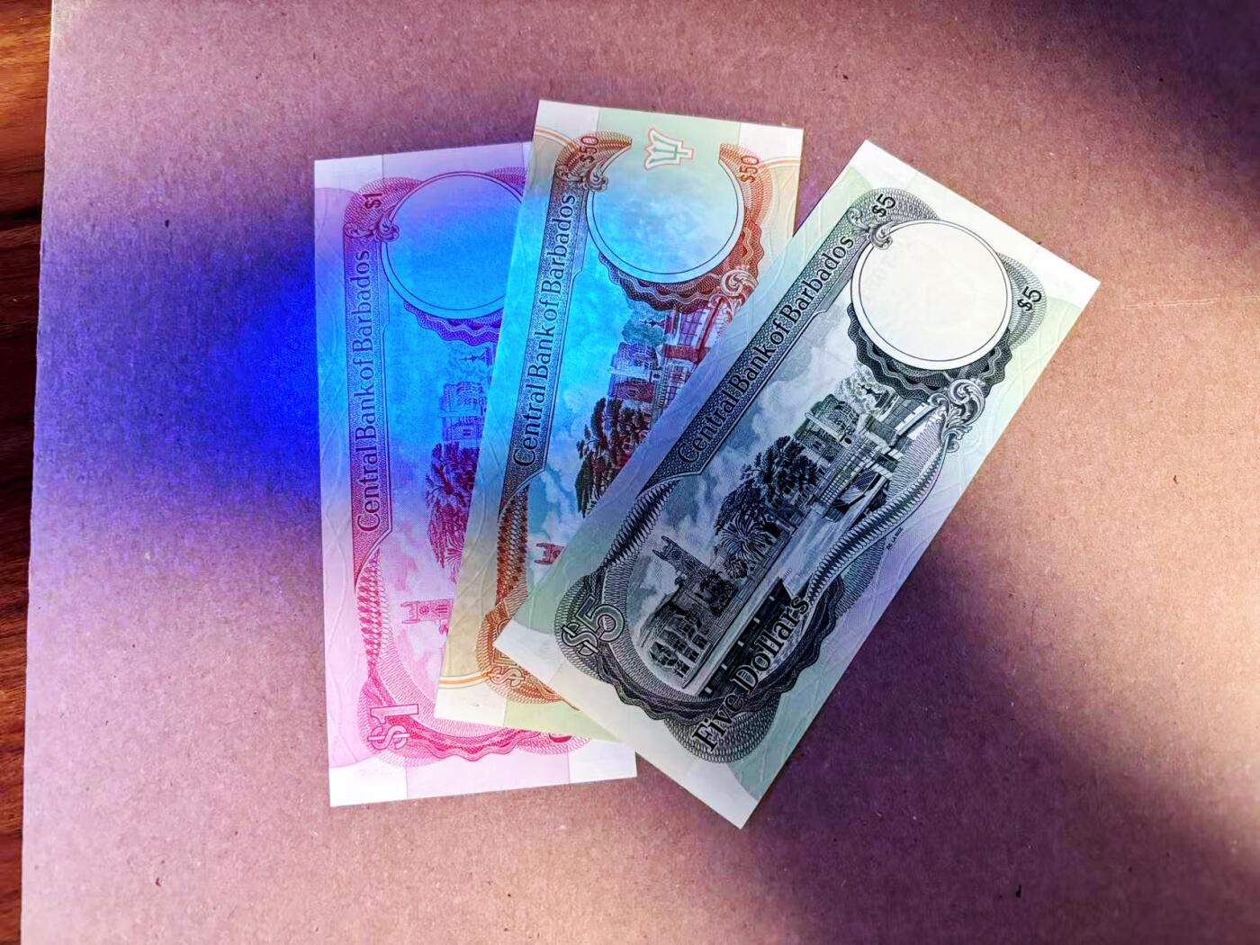 【Blue Auction】世界纸币精拍第785期——18级TOP拍卖/信誉/品质/专业/高效💫 【一组3张 含A1首发冠380小号】巴巴多斯 1-50元 UNC- 