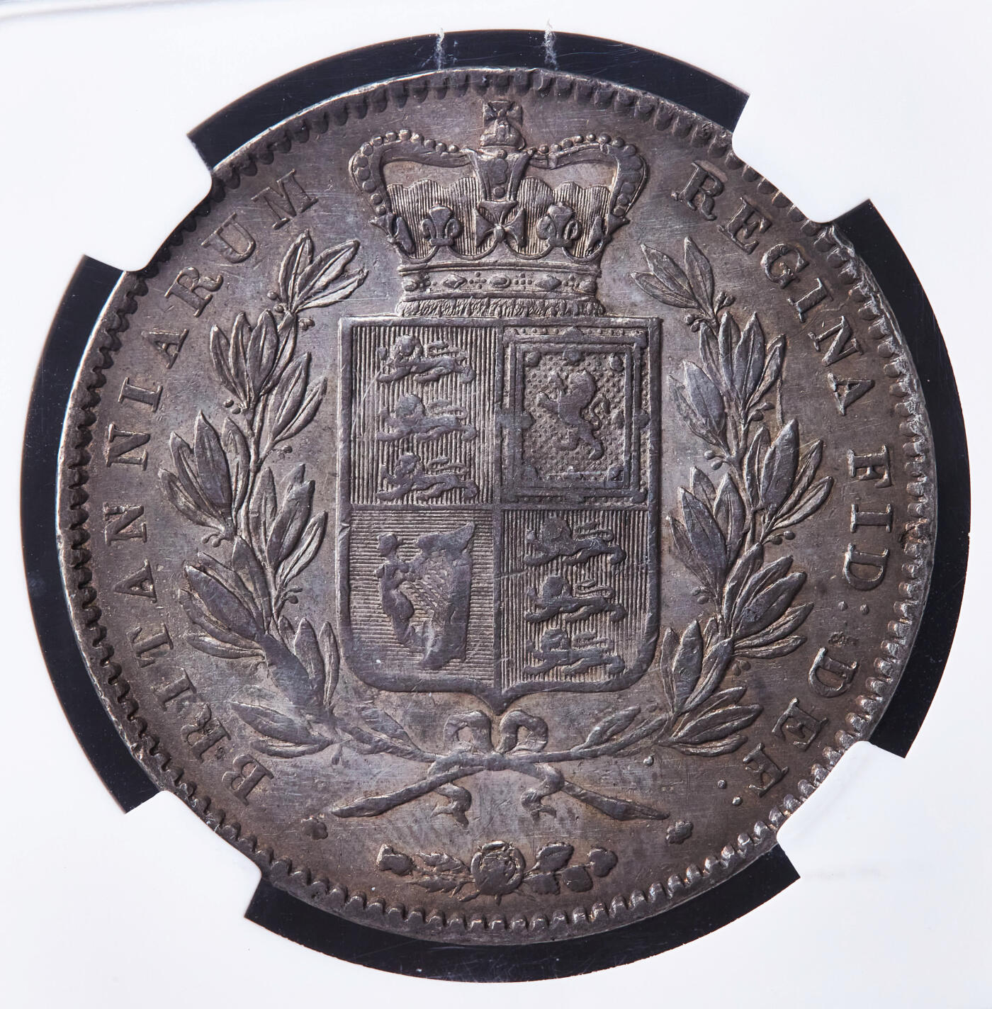 【俄甄集藏】马年新春第一拍 2026年(048)02-25星期三 晚 19:30 全场包邮 英国1845年维多利亚青年头像盾徽1克朗大银币，NGC AU50，原味黄油酱彩老包浆，底光犹存，名誉品种，味道佳