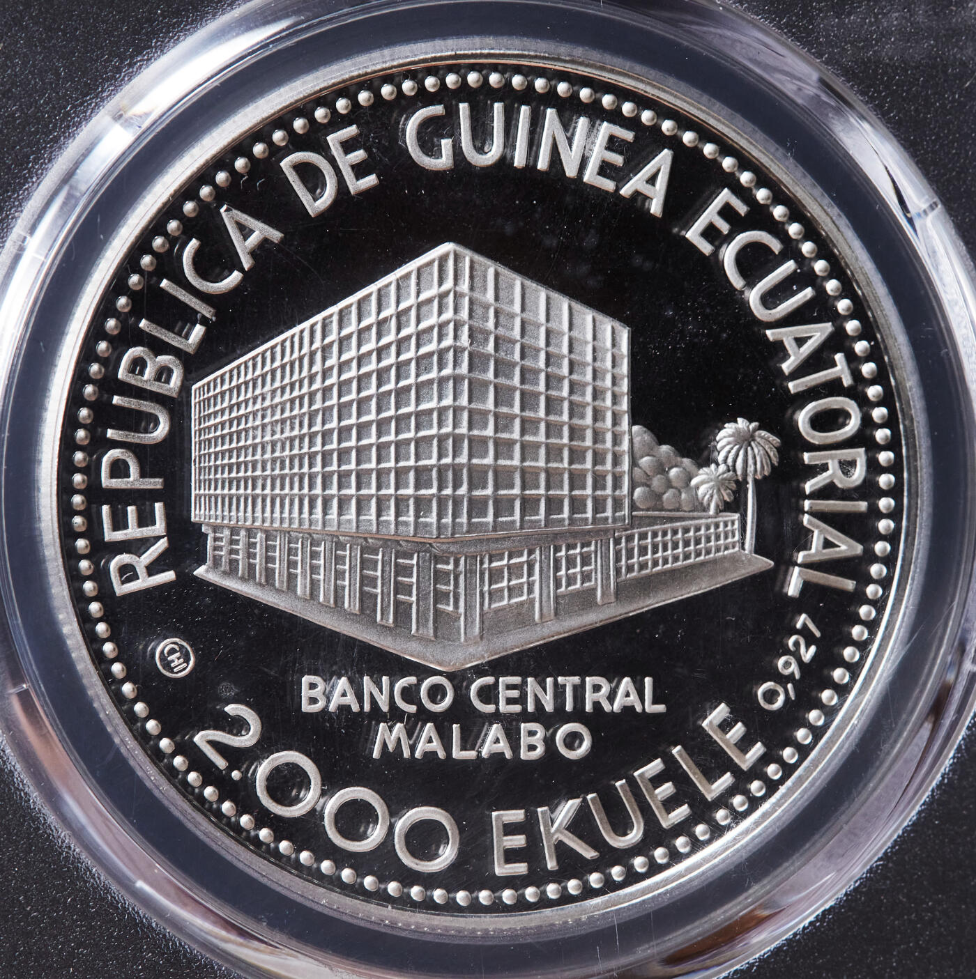 【俄甄集藏】马年新春第一拍 2026年(048)02-25星期三 晚 19:30 全场包邮 赤道几内亚1980年野生动物-伯切尔斑马2000依库雷精制大银币，PCGS PR68DC，重31克，927银，发行量1000枚，稀有品种