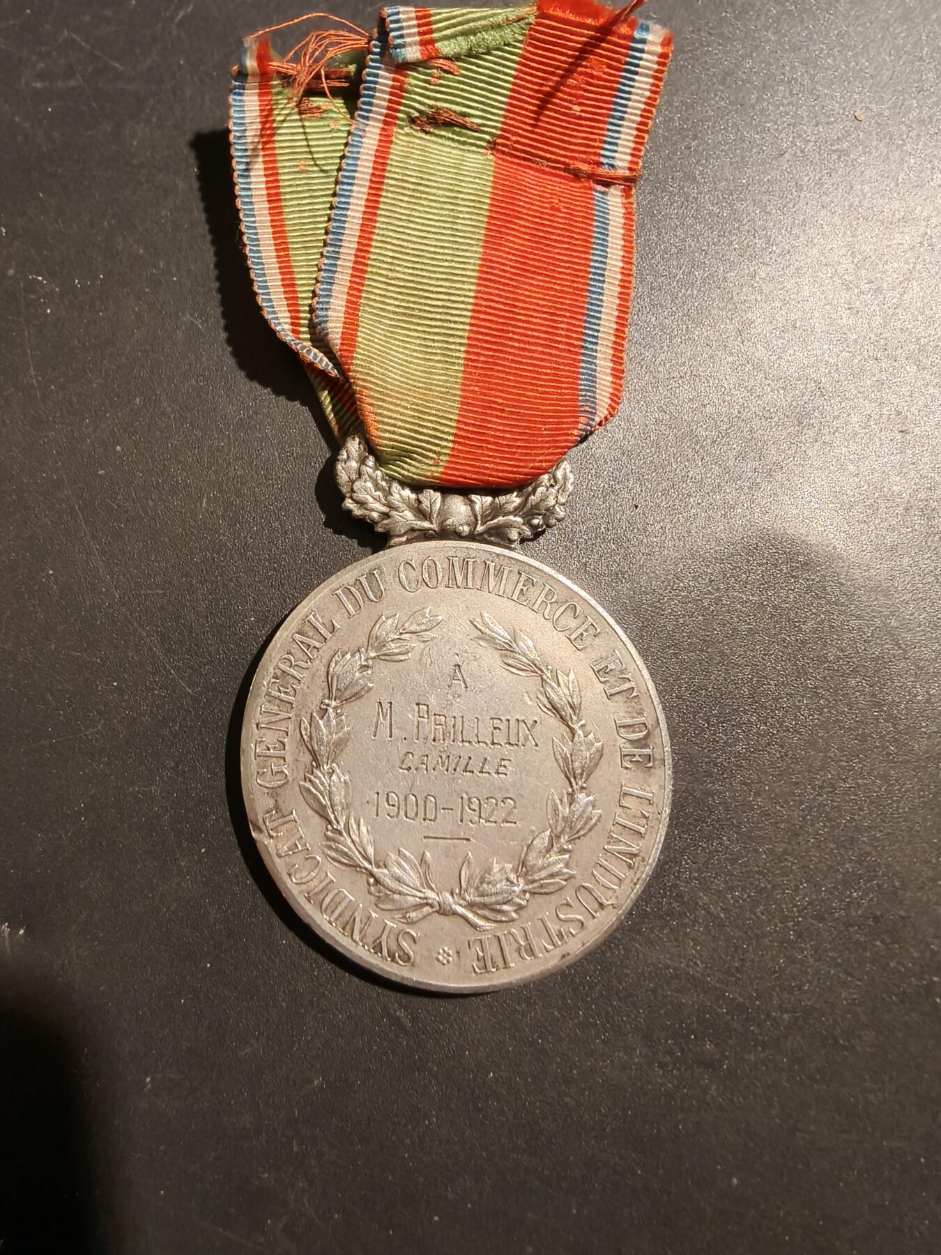老王徽章第181期 法国银级工商总工会服务奖章    原盒实发    1900-1922二十二周年服务