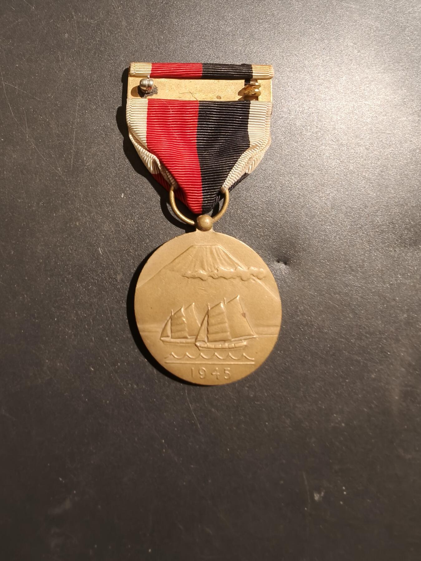 老王徽章第181期 美国陆军二战占领军服役奖章