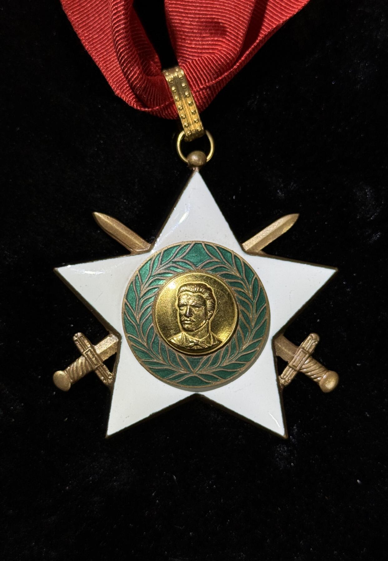 欢庆春节！戎马世界章牌大赏第111期春节大拍 保加利亚一级九月九日勋章，早期颈授版，保加利亚高级军事勋赏，非常少见