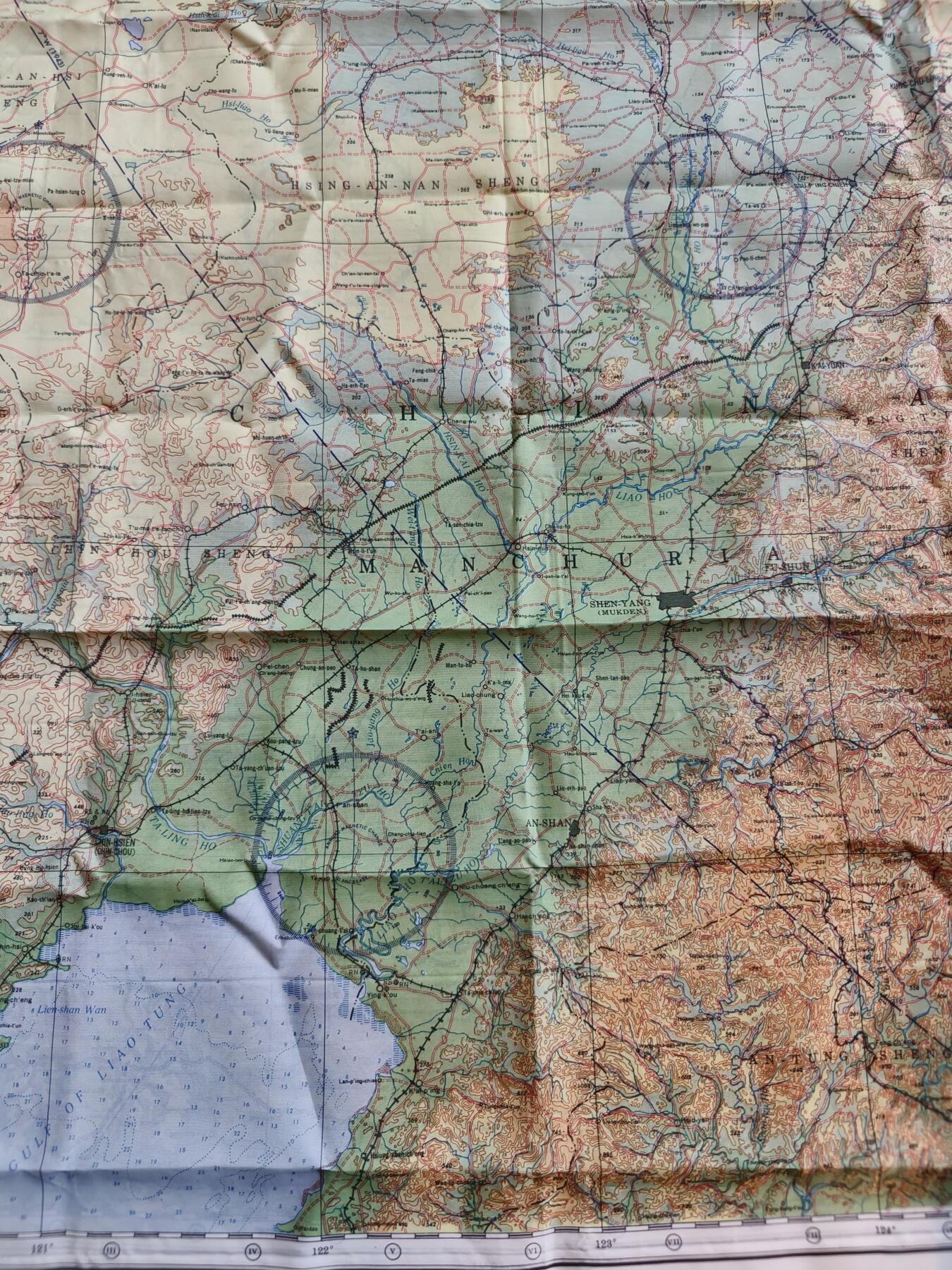 老王徽章第181期 美国二战陆军航空兵逃生图     中国战区      沈阳市+热河省     尺寸约60×60cm     少见版本