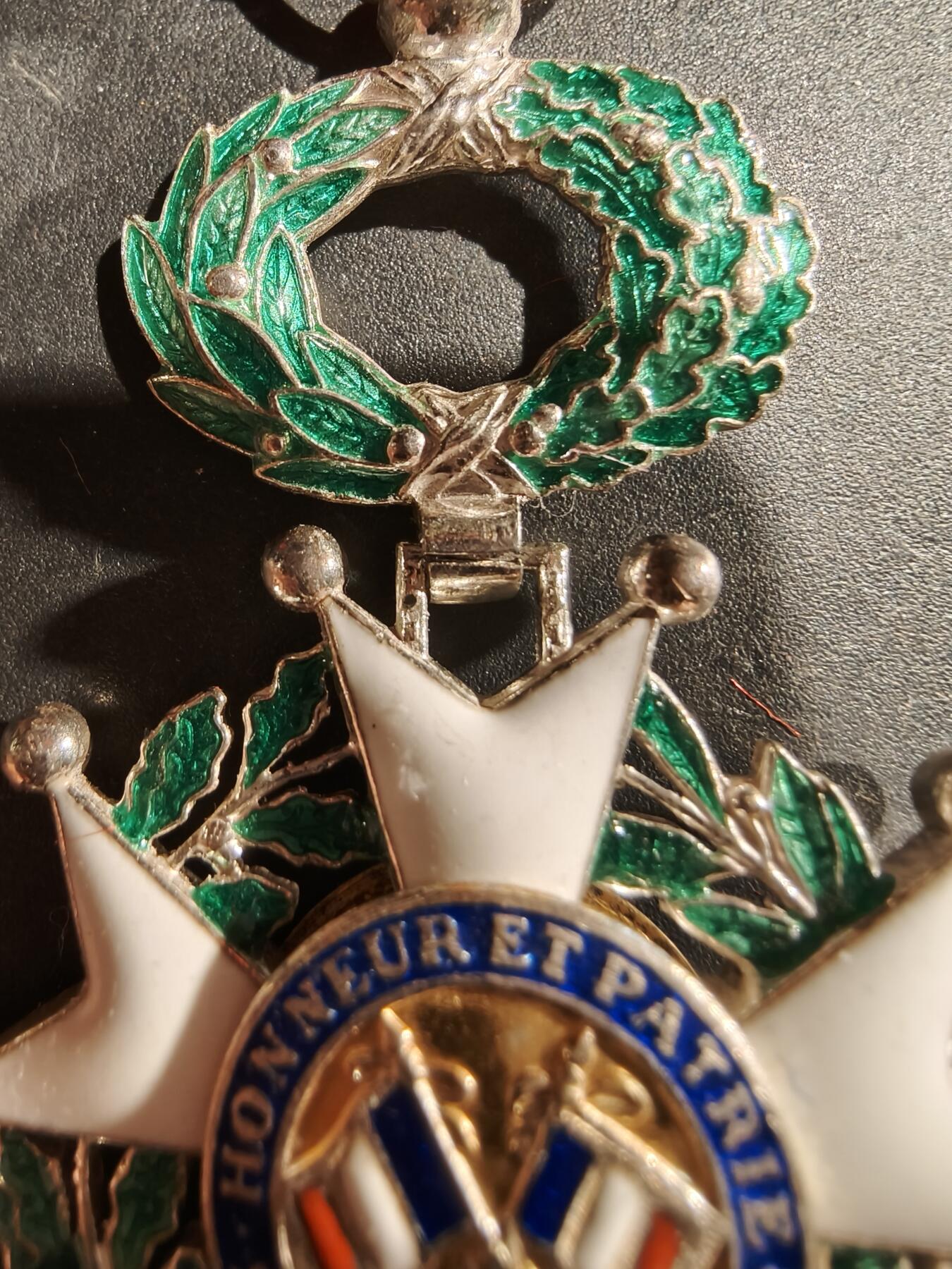 老王徽章第181期 法国骑士级荣誉军团勋章   原盒   早期950银质珐琅    五共时期