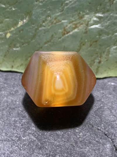 精美高玉化冻料天眼纹缠丝玛瑙唐八棱珠一颗， - 精美高玉化冻料天眼纹缠丝玛瑙唐八棱珠一颗，