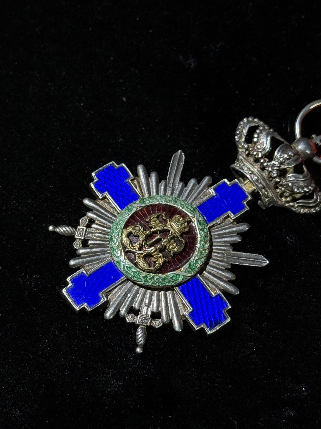 欢庆春节！戎马世界章牌大赏第111期春节大拍 罗马尼亚之星勋章，骑士级，珐琅有轻微磕碰