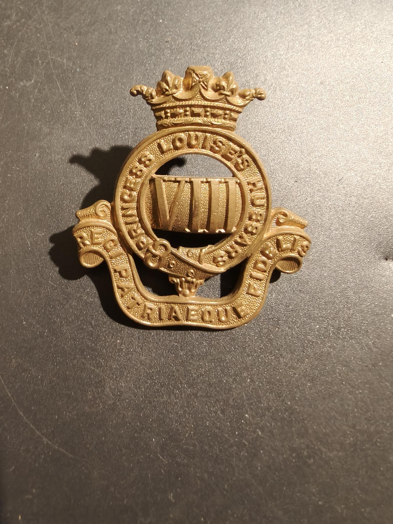 老王徽章第181期 英联邦皇家加拿大第8公主路易斯轻骑兵团帽徽    二战时期