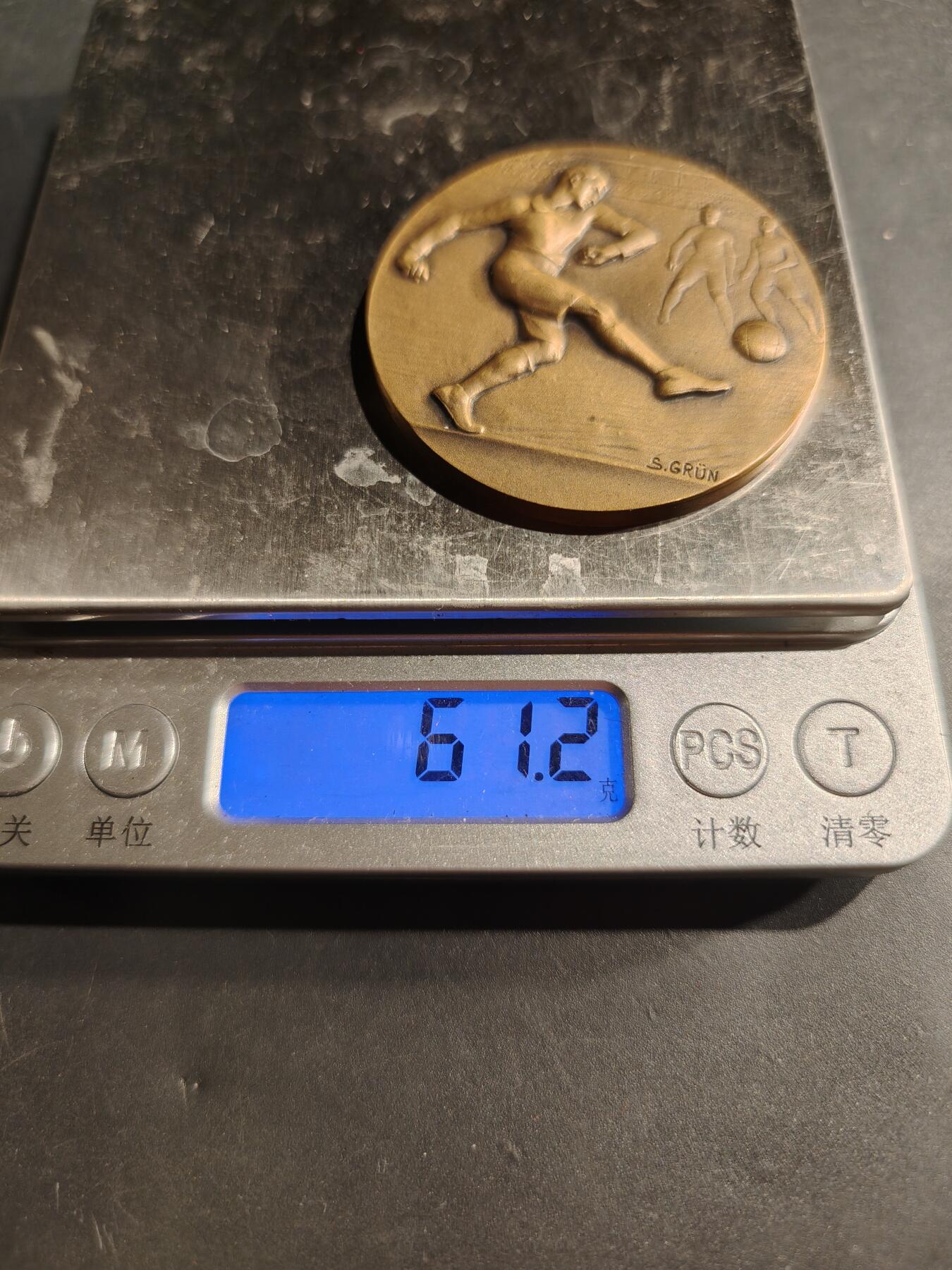 老王徽章第181期 法国足球运动大铜章   原盒     直径50mm    重量61.2g