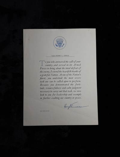 欢庆春节！戎马世界章牌大赏第111期春节大拍 - 美国海军嘉奖证书，授予美国海军四星上将Herbert Gladstone Hopwood，其曾担任克利夫兰号巡洋舰舰长，参与了攻占拉包尔、马里亚纳海战、菲律宾战役等对日作战以及金门炮战