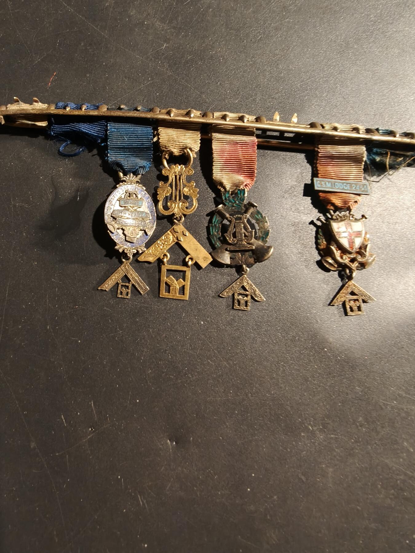 老王徽章第181期 英国共济会迷你4联排    银质珐琅