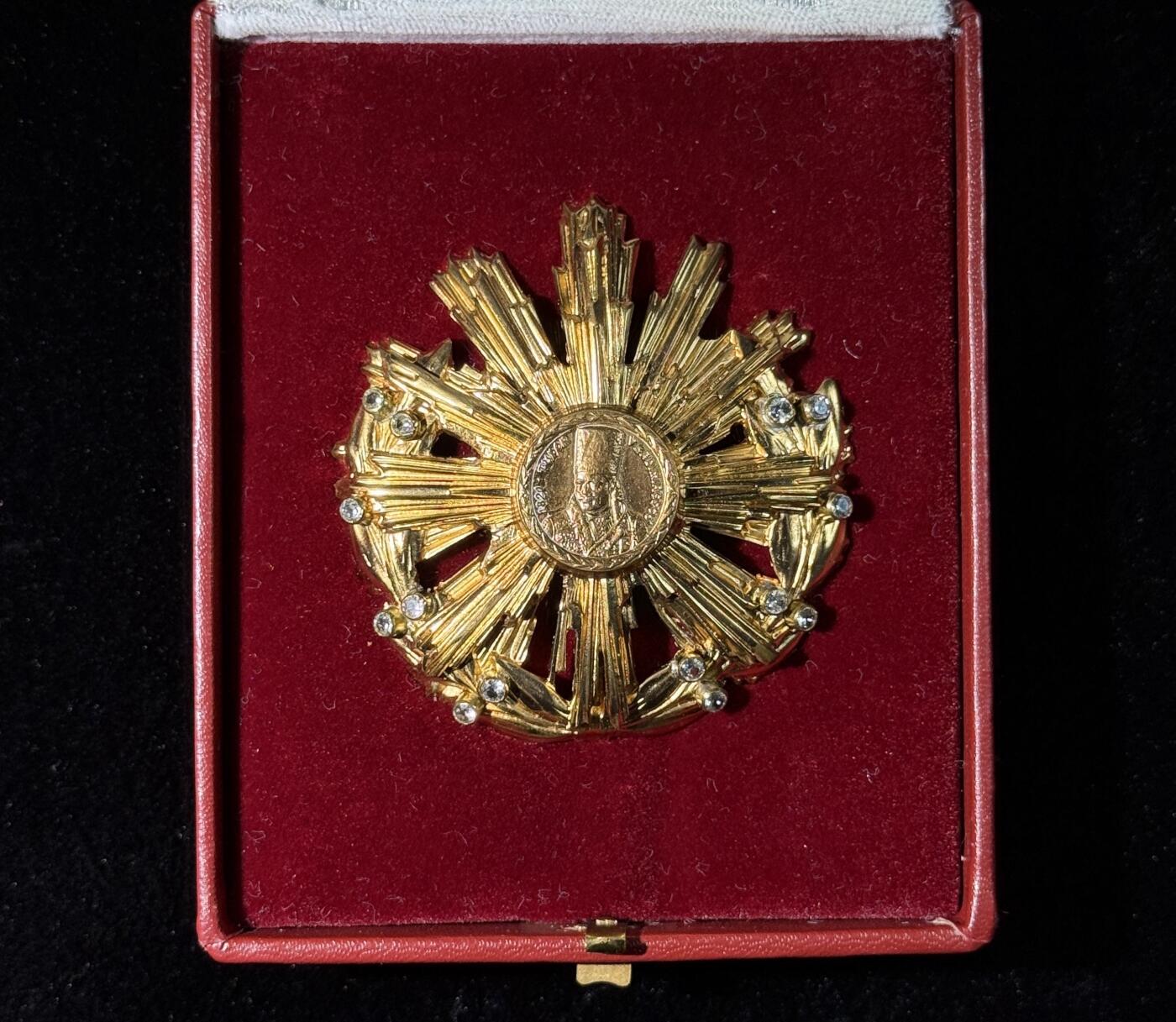 欢庆春节！戎马世界章牌大赏第111期春节大拍 罗马尼亚一级图多尔勋章，带原盒，罗马尼亚高级勋赏，非常少见