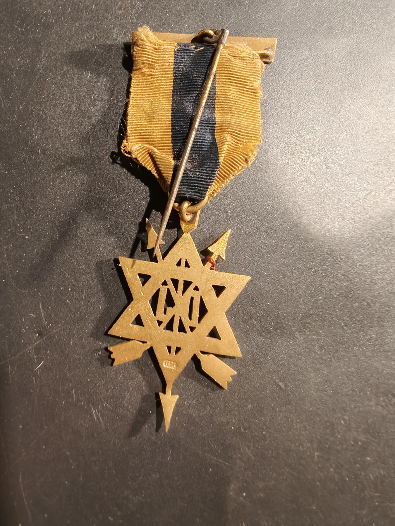 老王徽章第181期 英国共济会奖章   镀金   带厂标