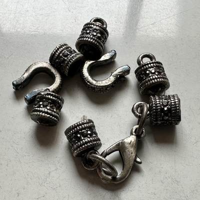 🌹外币初藏🌹🐯2026年第18场 快递将在12号停运 年前需发货的抓紧 ，年后正月十五恢复发货 - 小饰品一组