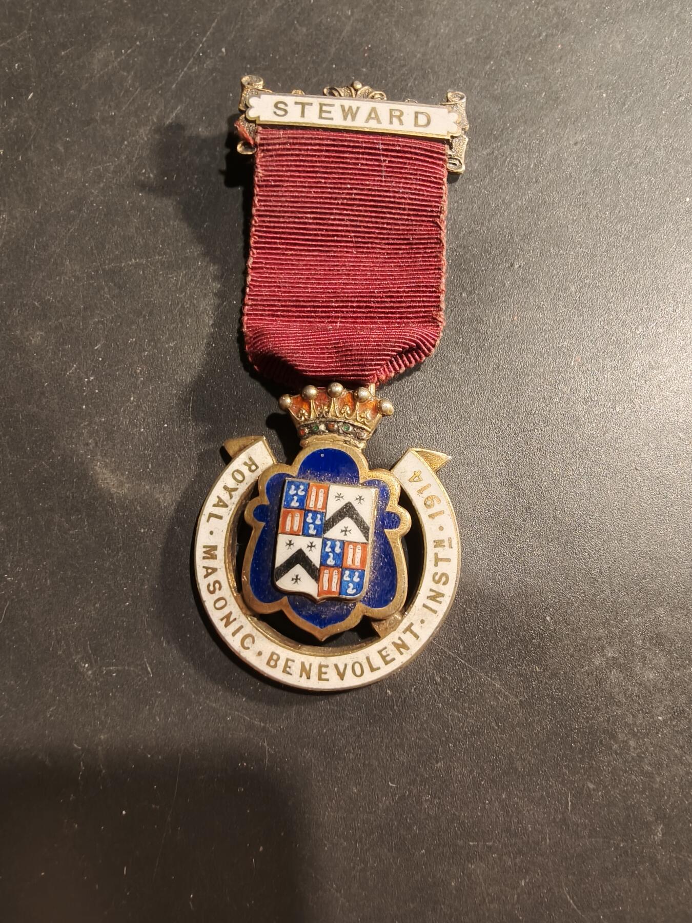 老王徽章第181期 英国共济会奖章    925银镀金珐琅    16.8g