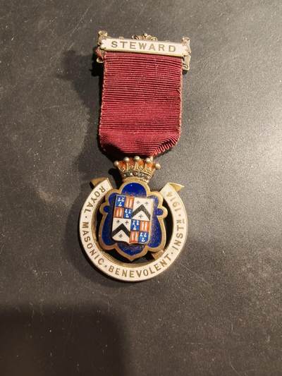 老王徽章第181期 - 英国共济会奖章    925银镀金珐琅    16.8g