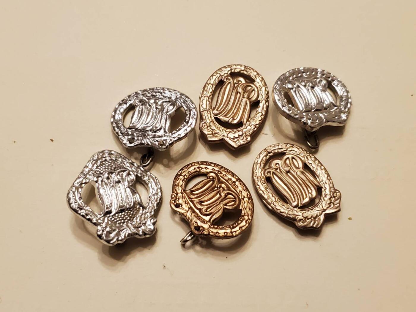 （450件拍品！制服徽章盛宴）罗岚⭐爱藏⭐年前甄选大拍场-店主清仓处理-分享拍场额外现金红包（实体经营） 民主德国银级铜级金级体能证章一套