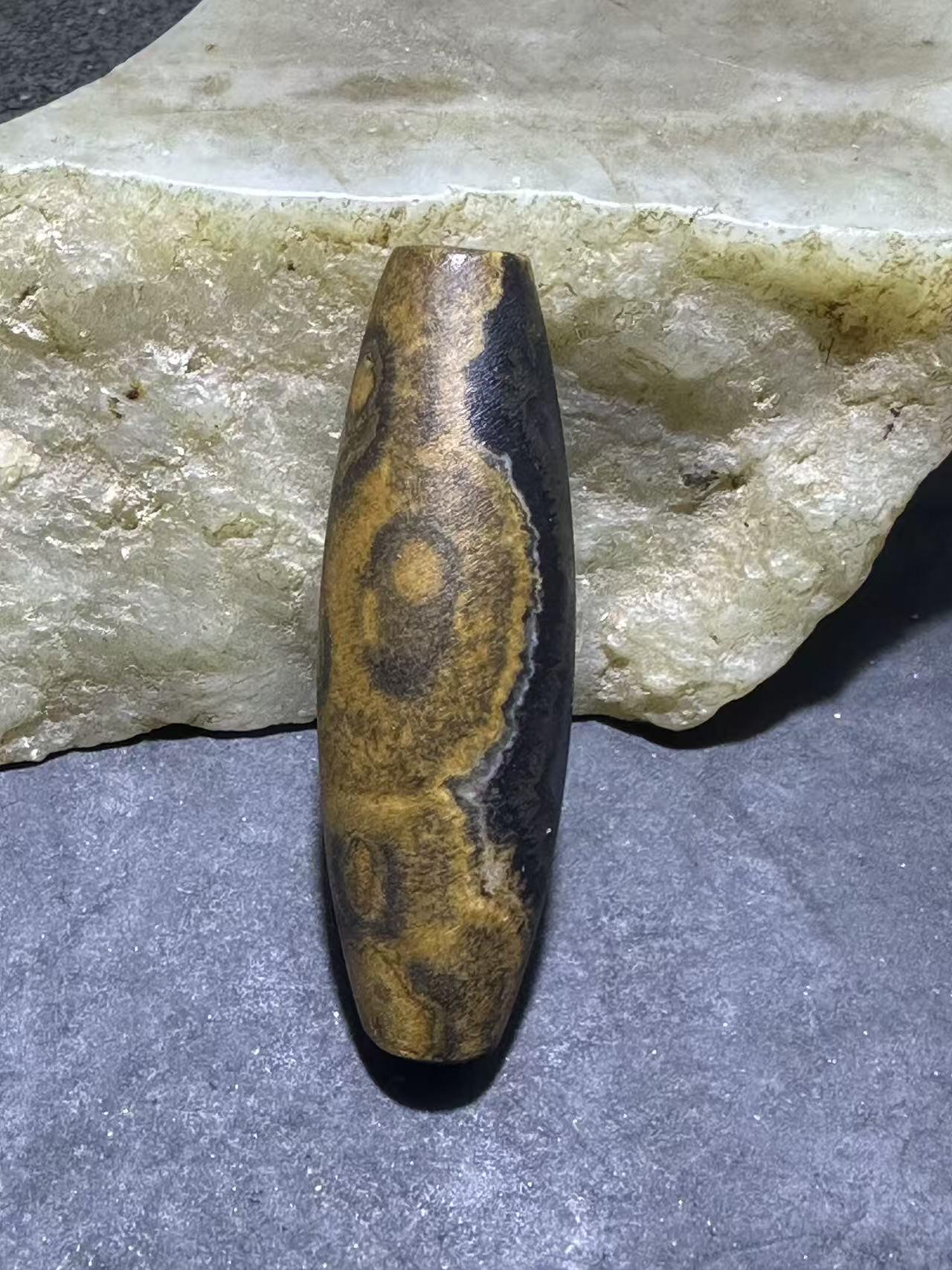 亚光蓝玉髓原皮天眼纹九眼页岩天珠一颗