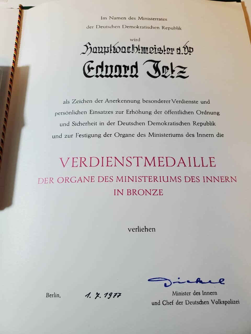 韵星假日军品类拍卖第40期 -- Rimey Holidays Militaria Auction 40 民主德国铜级内务部功绩奖章带原盒略 稀少实发大证书 好品一套