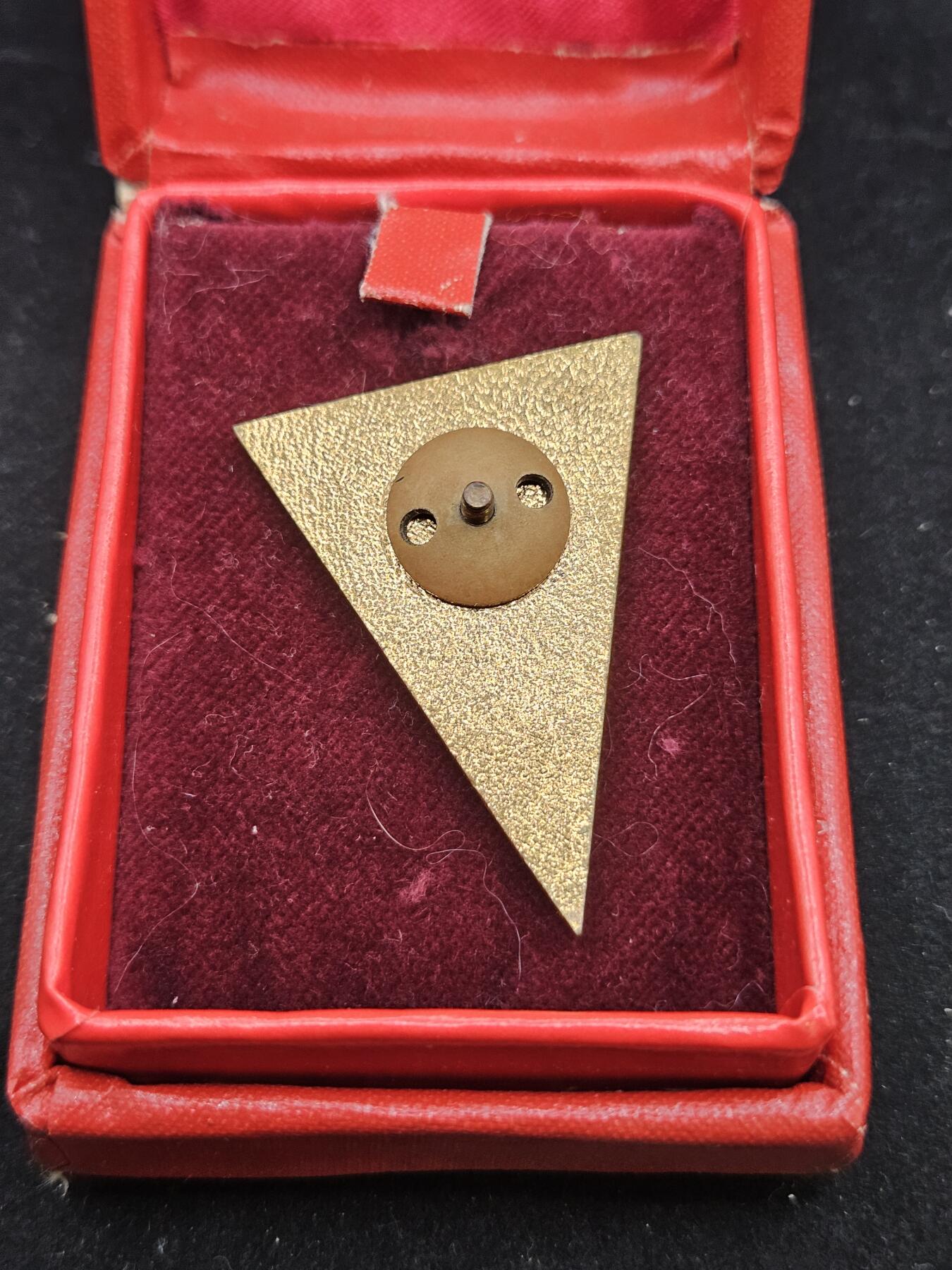 0元起拍勋章 第333期 咸鱼国勋章拍卖专场 2月11日（周三）下午6：00开始 东德 NVA 恩格斯军校毕业证章 高级军官 将官用