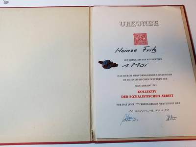 韵星假日军品类拍卖第40期 -- Rimey Holidays Militaria Auction 40 - 民主德国集体劳动荣誉五月一日称号证章带证书一套