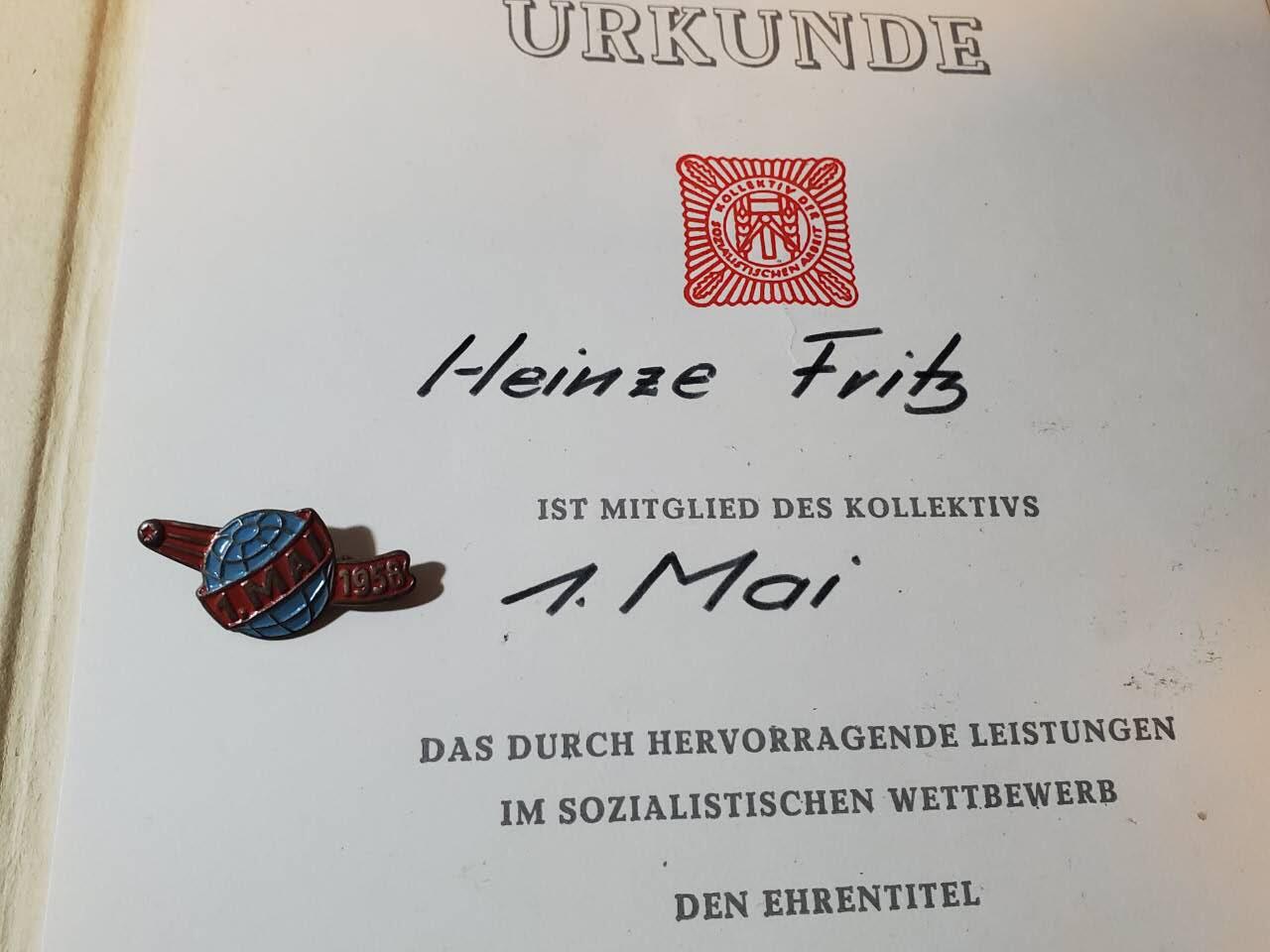 韵星假日军品类拍卖第40期 -- Rimey Holidays Militaria Auction 40 民主德国集体劳动荣誉五月一日称号证章带证书一套